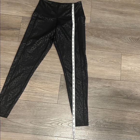 NWOT Love Her Shop Black Leopard Print Leggings Size M - Picture 5 of 5